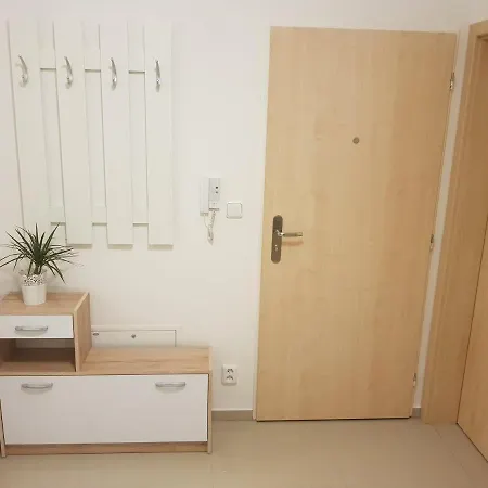 Apartmán Newly Built 4 With Balcony Near Center